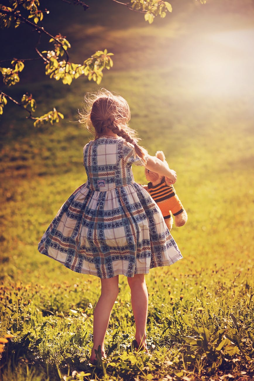 beautiful blond blur child